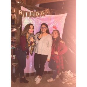 Meet your Posher, Gloria